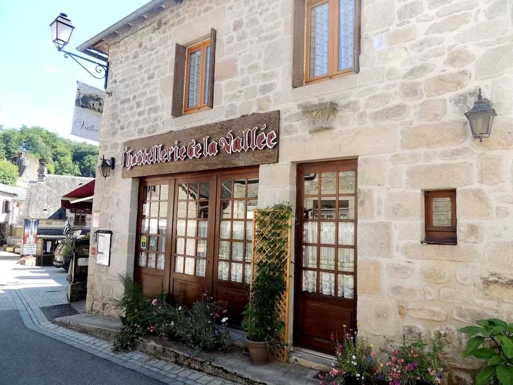 Logis L'Hostellerie De La Vallee - Photo 1