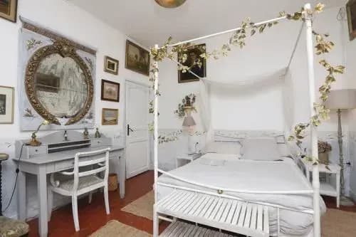 Bed and Beige - Photo 5