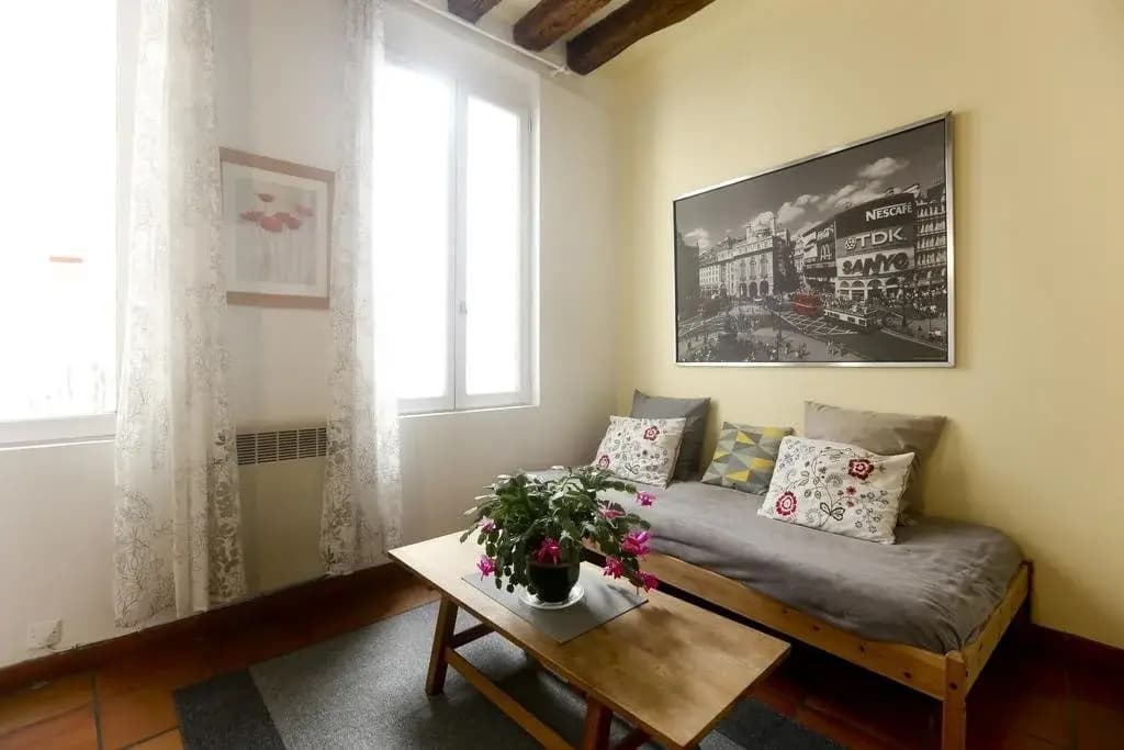 Lovely and Typical 1 bedroom - Miniature 8