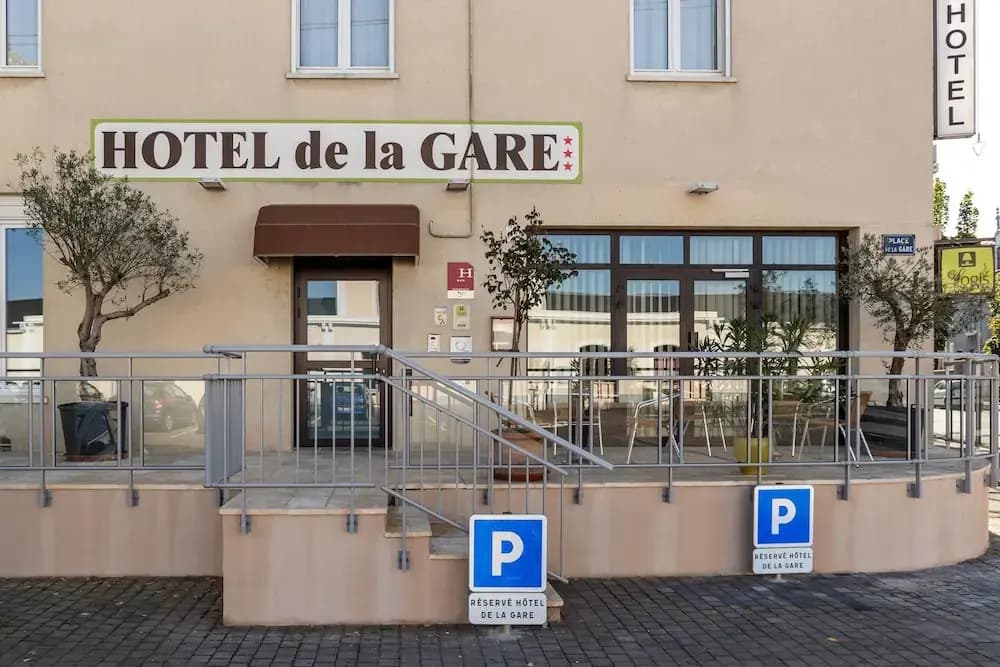 Logis Hôtel de la Gare - Photo 1