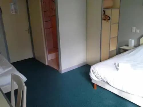Hotel Set A Table - Photo 2