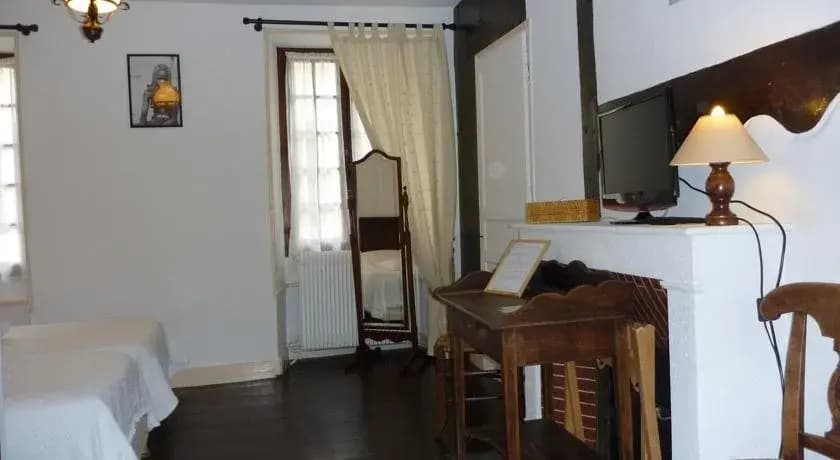 Hotel le Saint-Robert - Photo 1