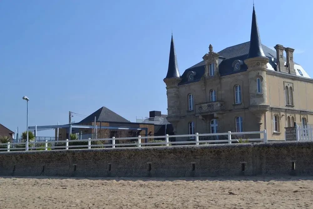 Le Manoir Des Tourelles - Photo 1