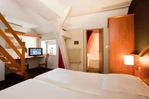 Traditional Loft - Photo 2