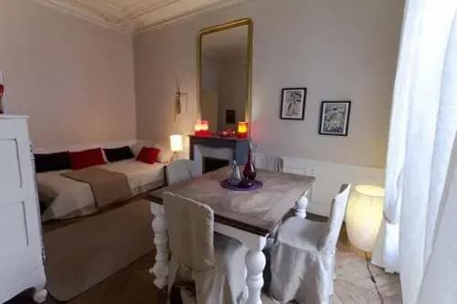 Large 2 Bedrooms Latin Quarter (338) - Miniature 7