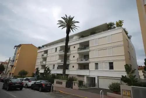 Appartement Deux Chambres avec Terrasse - Centre Cannes - Photo 1