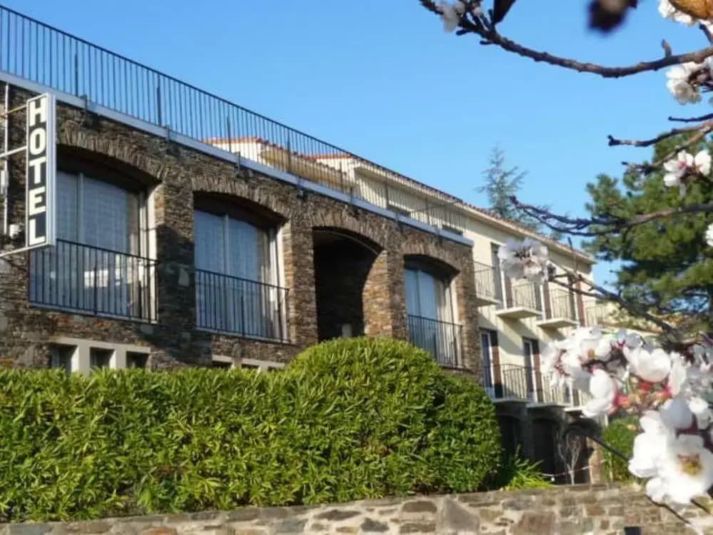 Hôtel Ambeille - Photo 1