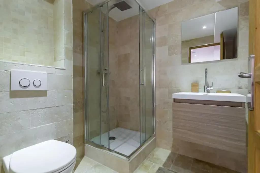 102-Appartement Refait à neuf vieil Antibes - Photo 3