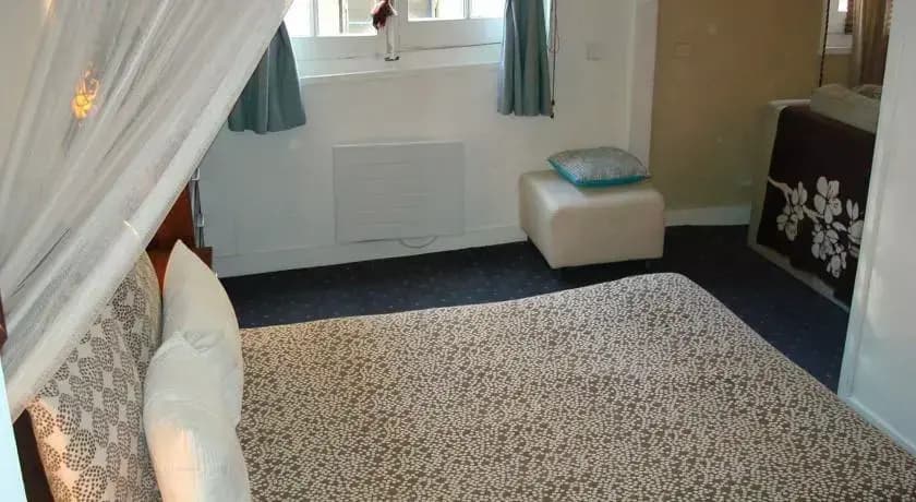 Beautiful Old property in Bordeaux Center - Photo 2
