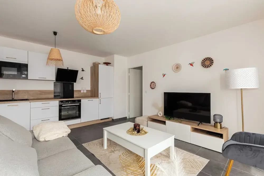 Charming Apartment 2br/4p - Near to Lyon - Miniature 8