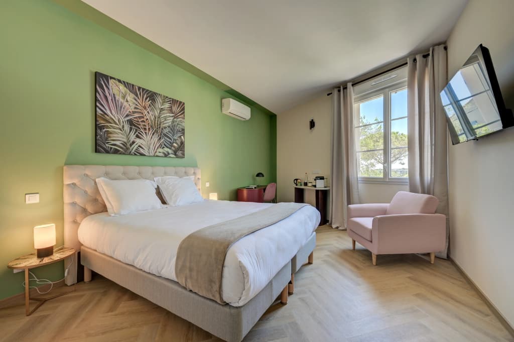 Logis Hotel Le Blason de Provence - Photo 1