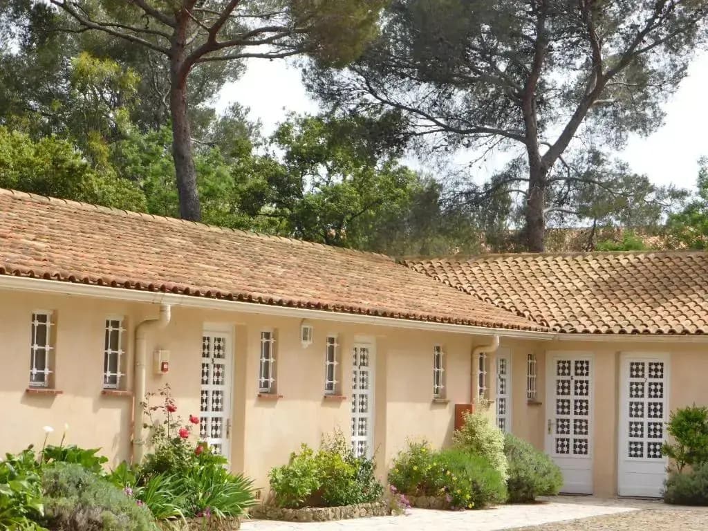 Hôtel Athéna - Photo 1
