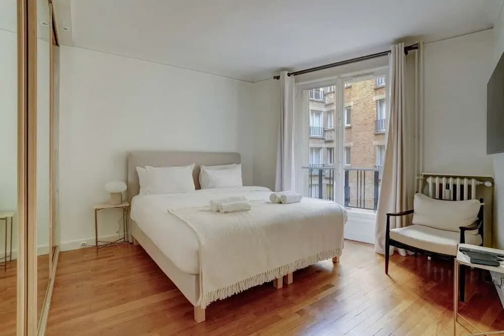 Passy Glow 2BR Home in the 16th Arrondissement - Photo 2