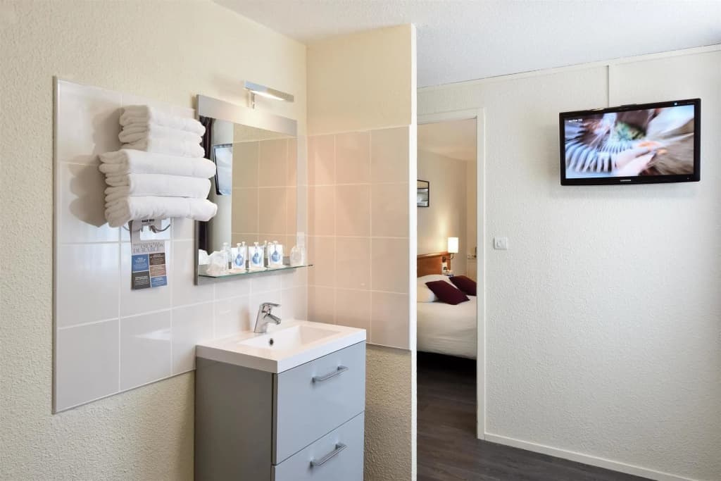 Hotel Kyriad Saint Etienne Centre - Miniature 8