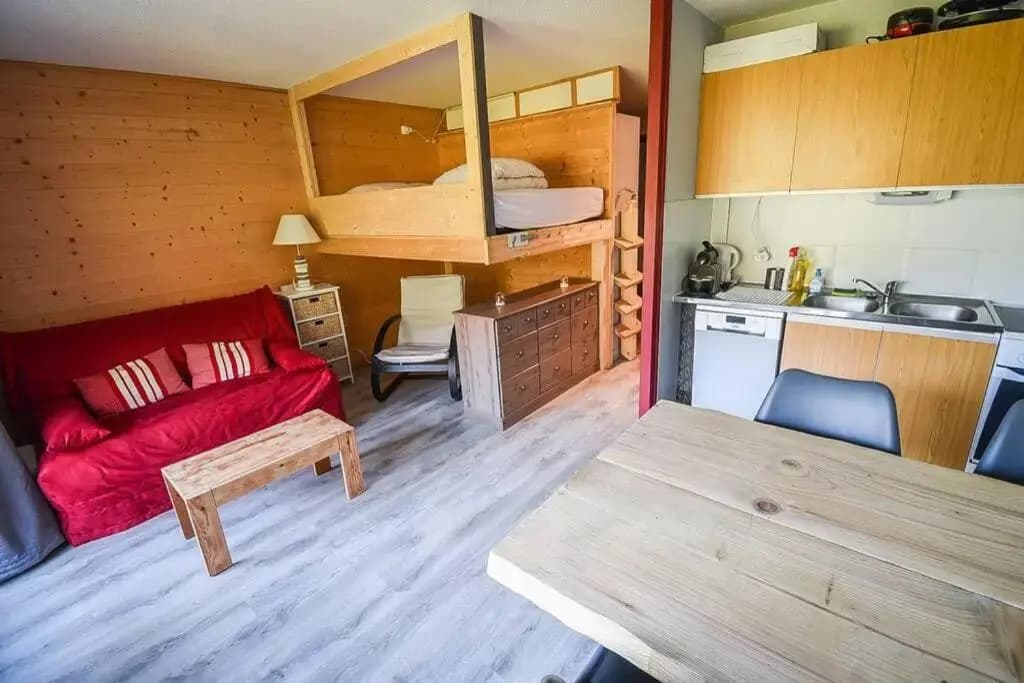 Le Relai S31 - Grand et lumineux studio avec coin montagne 4-6 pers, tout équipé, avec WIFI, à 30m des pistes avec un gran...