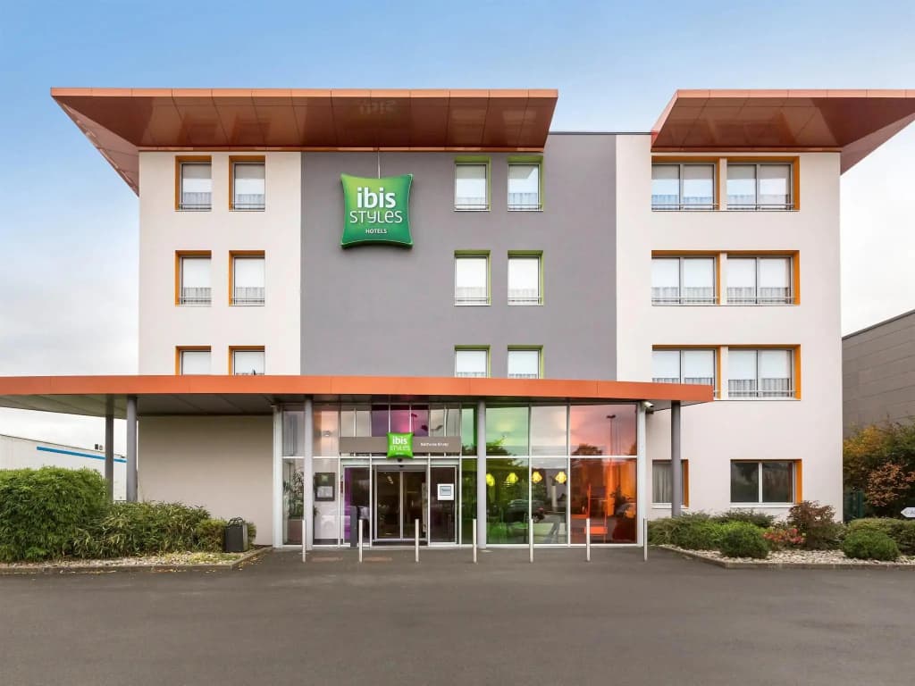 ibis Styles Bethune Bruay - Photo 1