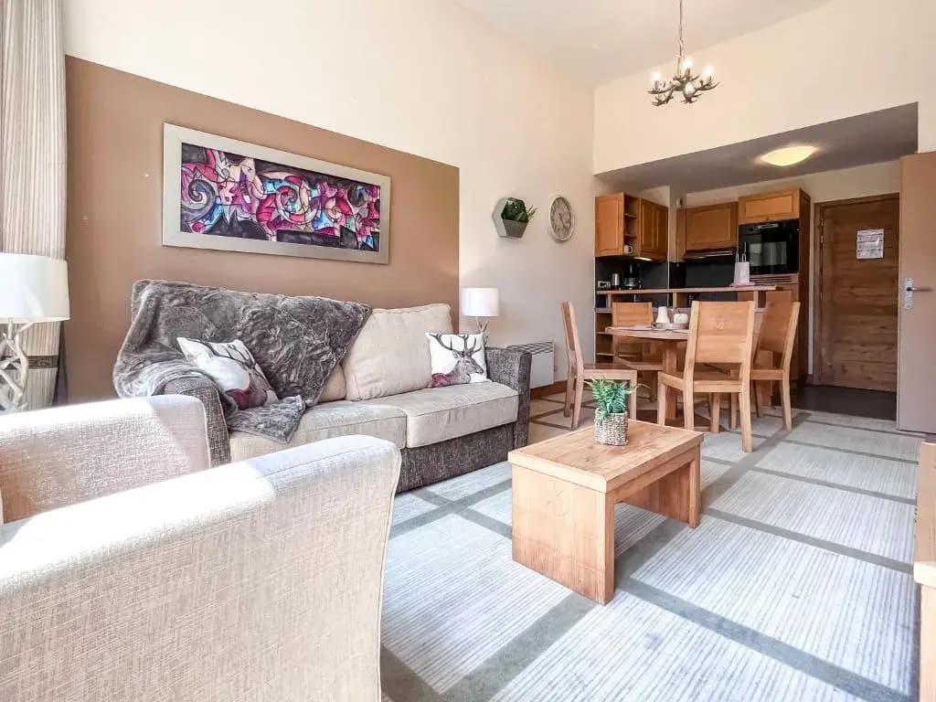 Bright, spacious South-facing 1-bedroom apartment - Photo 2