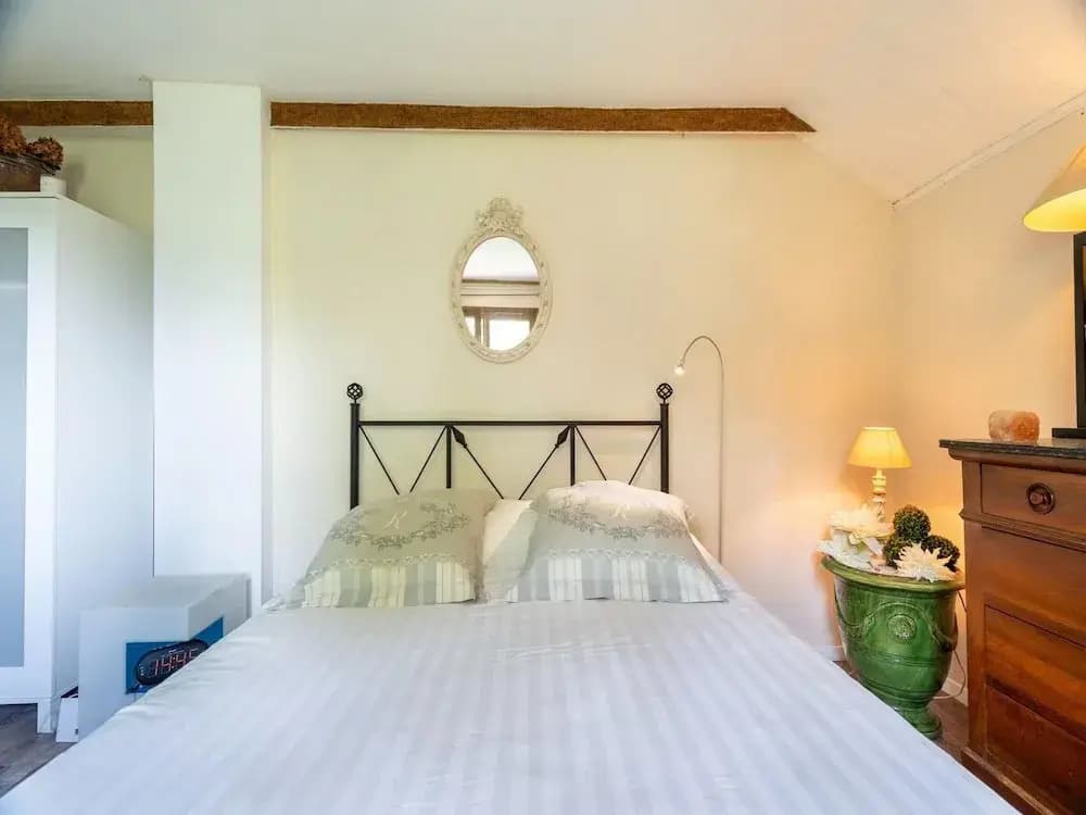 Majestic Holiday Home in Laroque With hot tub - Photo 5