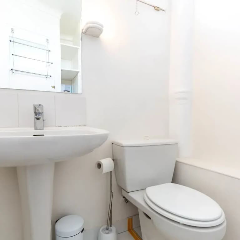 Amiral View Great 1 Bedroom Apartment in Paris - Miniature 8