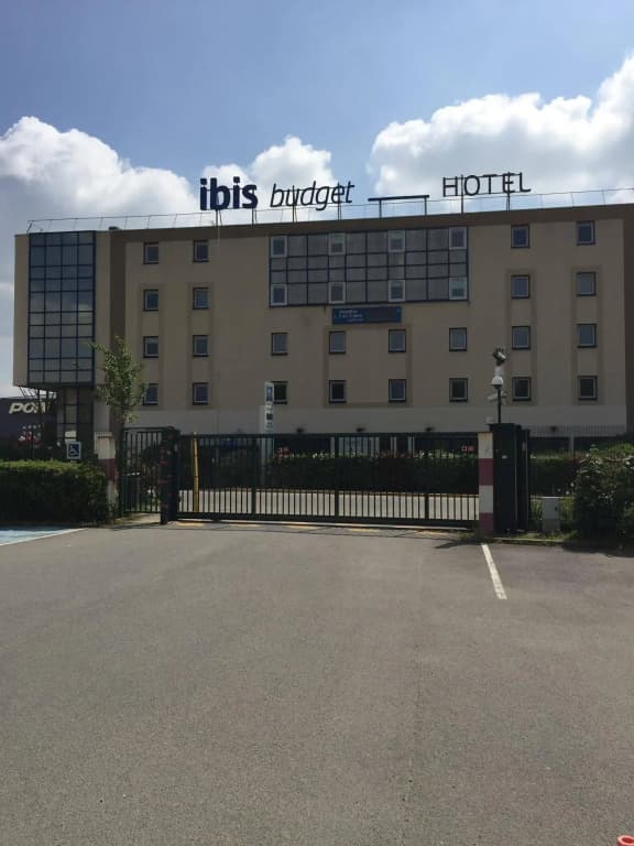 ibis budget Marne la Vallee Pontault Combault - Photo 1
