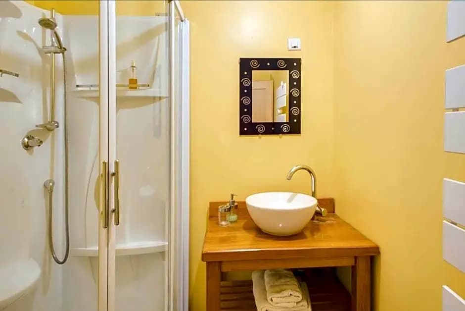 Charente Bed and Breakfast - Miniature 8