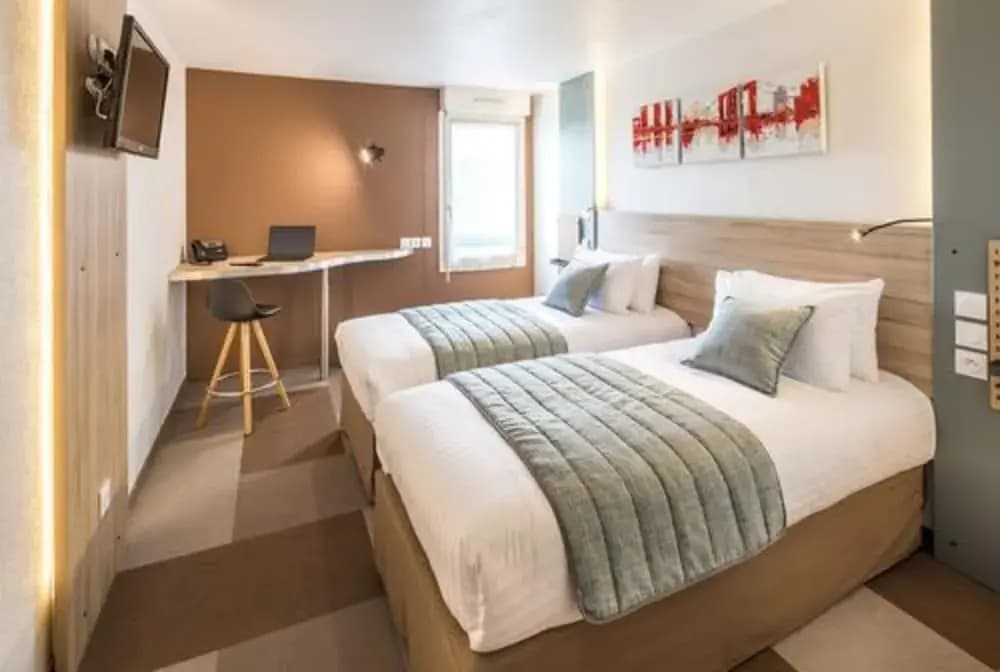 Carre Pau Airport Hotel - Photo 2