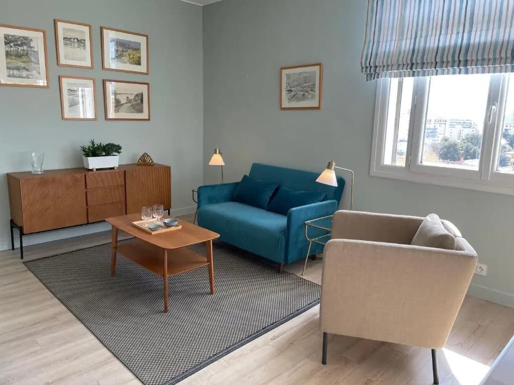 Vue sur rade appartement élégant vaste climatisé étage élevé ascenseur proche parking et toutes commodités au cœur du Toul...