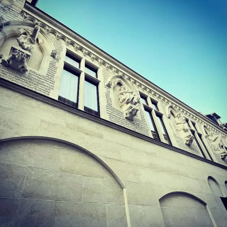 Charme de l'ancien pour cet appartement entièrement rénové dans l'hypercentre de Reims - Photo 4
