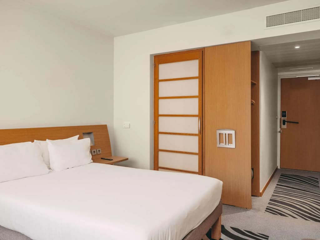 Novotel Paris Centre Tour Eiffel Hotel - Photo 5