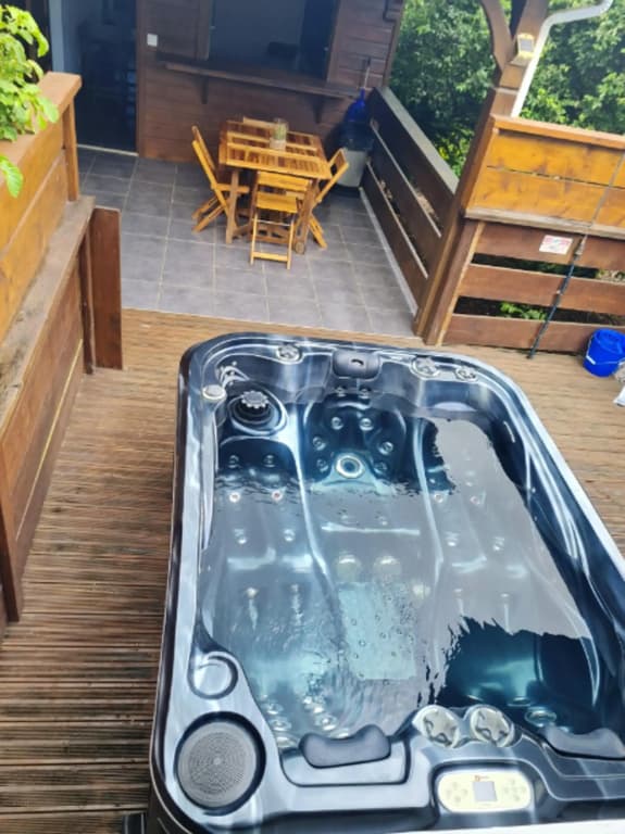 Bungalow de 2 chambres avec piscine partagee jacuzzi et jardin clos a Le Moule - Miniature 7