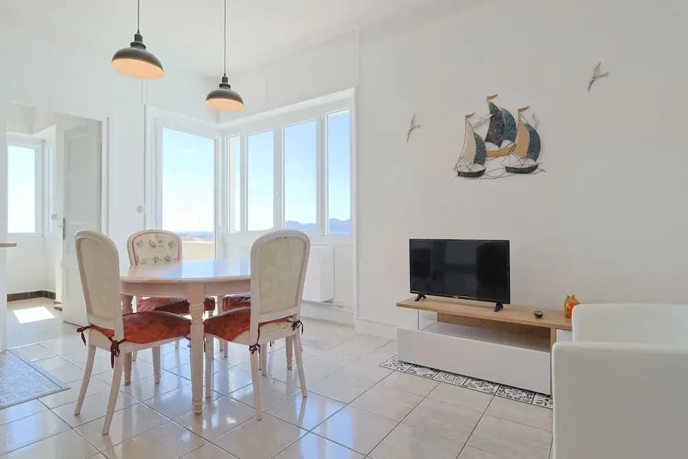 L Horizon in Cannes With 2 Bedrooms and 1 Bathrooms - Photo 5