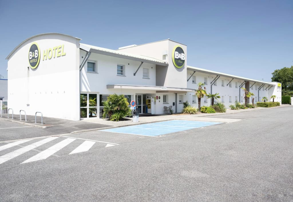B&B HOTEL Pau Lescar - Photo 1