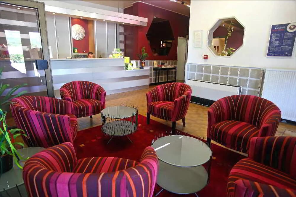 INTER-HOTEL MPL Ouest Hôtellerie de Balajan - Photo 2