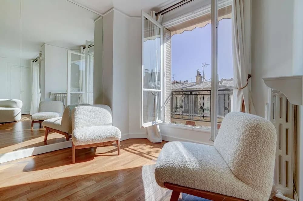 Passy Glow 2BR Home in the 16th Arrondissement - Photo 4