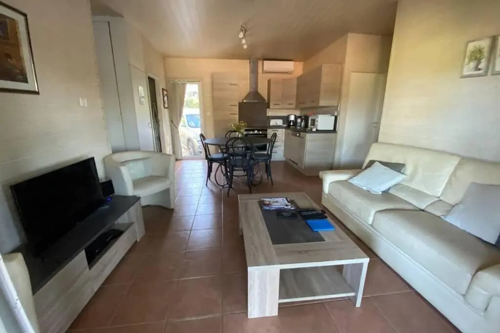 Chalet 6p dans un parc résidentiel dans le Golfe de Saint Tropez (in a park in the Gulf of Saint Tropez) - Photo 2