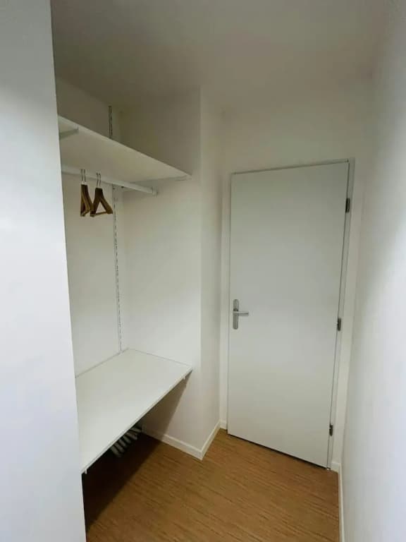We Live In R - Suite 204 - Miniature 7