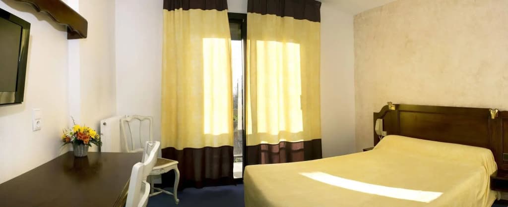 HOTEL Les Peyrières - Photo 1