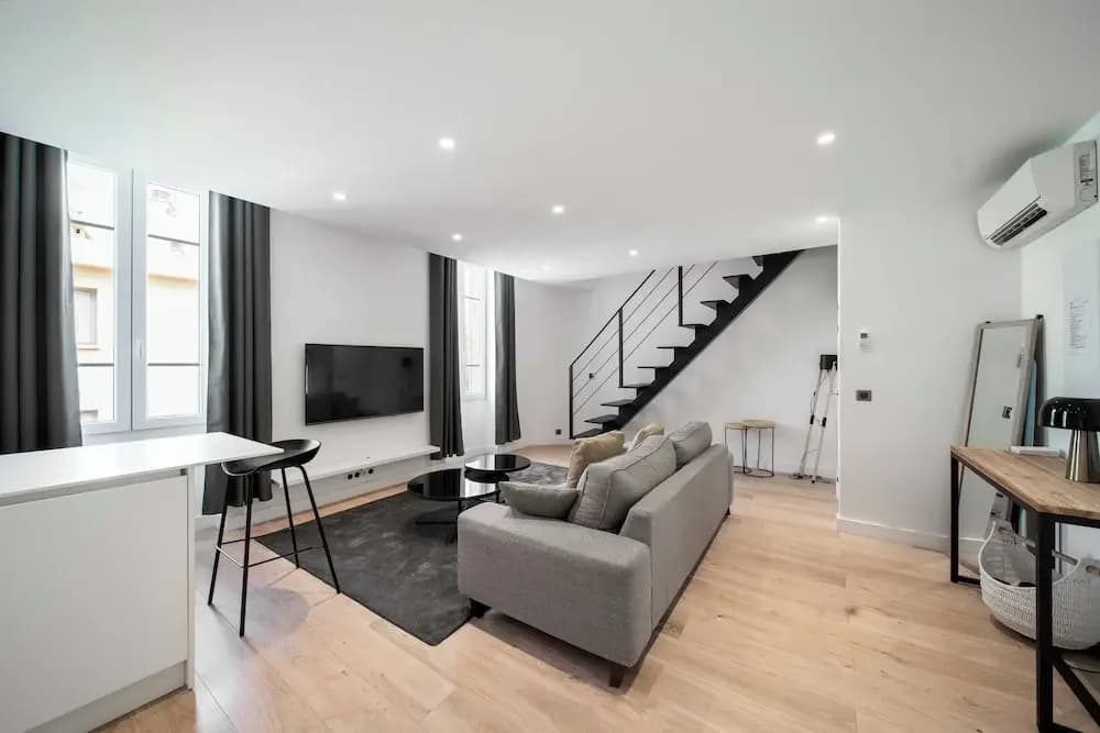 Charming Apartment 100m From the Old Port - Photo 4
