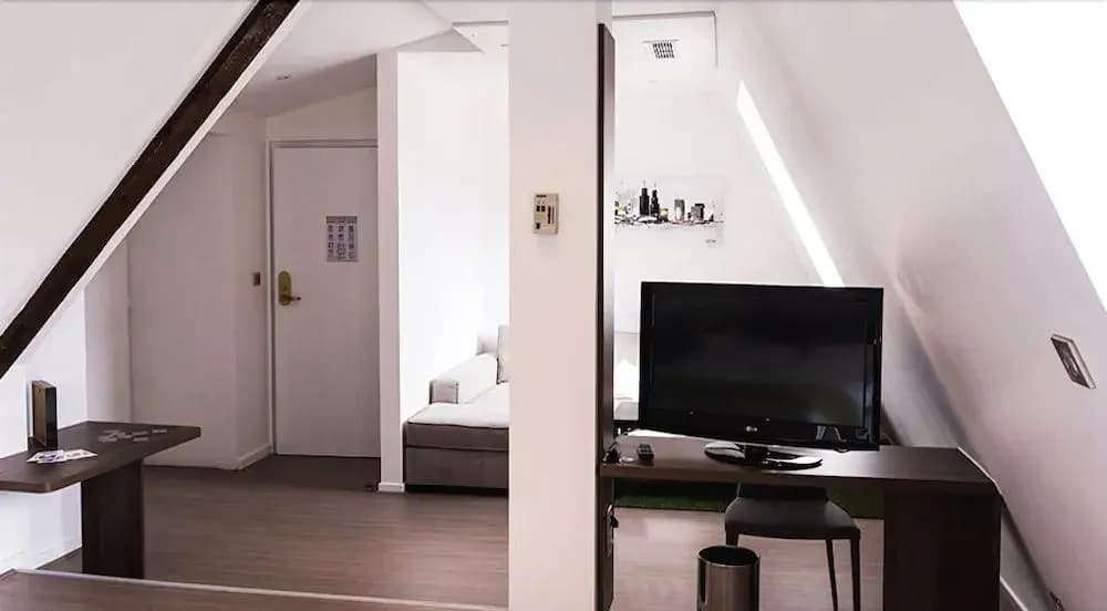 Hôtel Les Poteaux Carrés - Miniature 8
