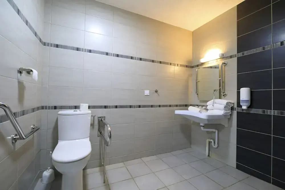 Brit Hotel Confort Le Polder Gravelines - Miniature 8