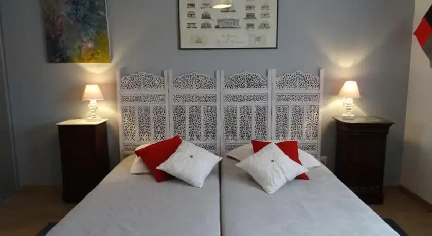 Une chambre en ville - Photo 2