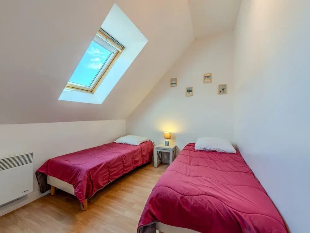 Peaceful Coastal Stay With Access to Pool - Photo 3