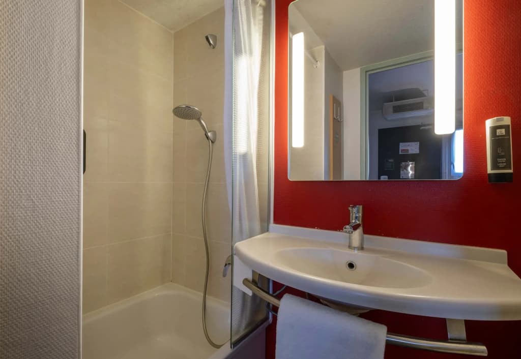 B&B HOTEL La Rochelle Angoulins-sur-Mer - Miniature 8