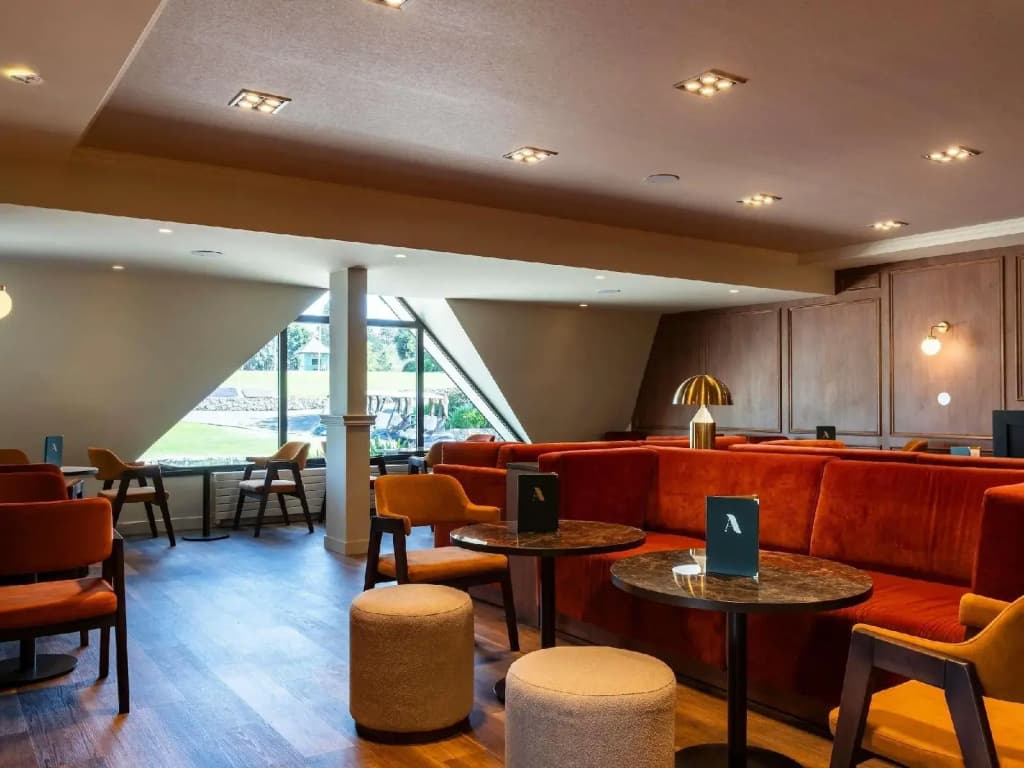 Mercure Omaha Beach Hotel - Photo 2