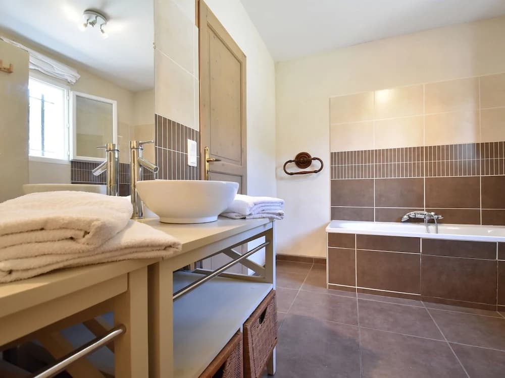 Spacious Villa in Vaison-la-Romaine with Swimming Pool - Miniature 8