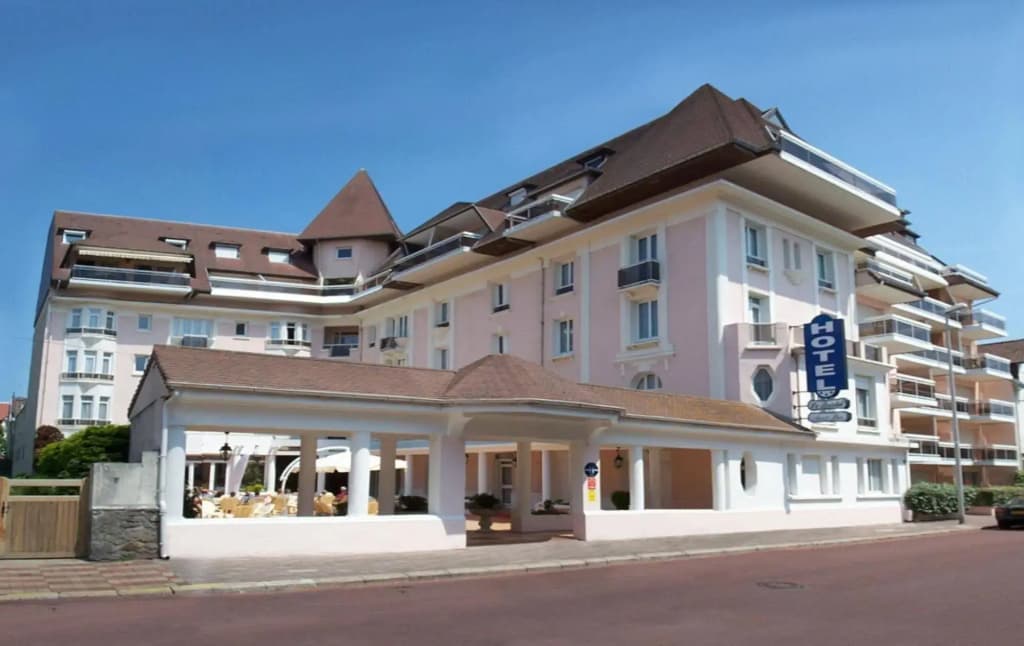 Hôtel Bristol - Photo 1