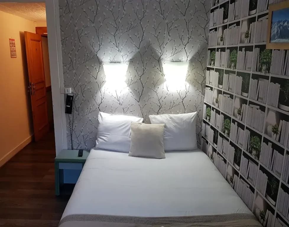 Savoy Hotel - Photo 4