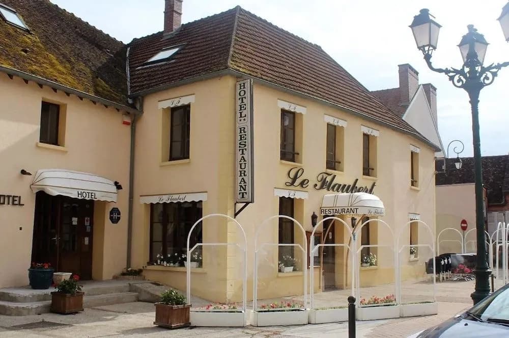 Hotel Restaurant Le Flaubert - Photo 1