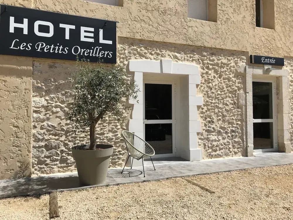 Hôtel Les Petits Oreillers - Photo 1