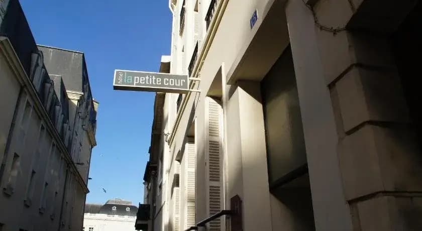 La Petite Cour - Photo 1